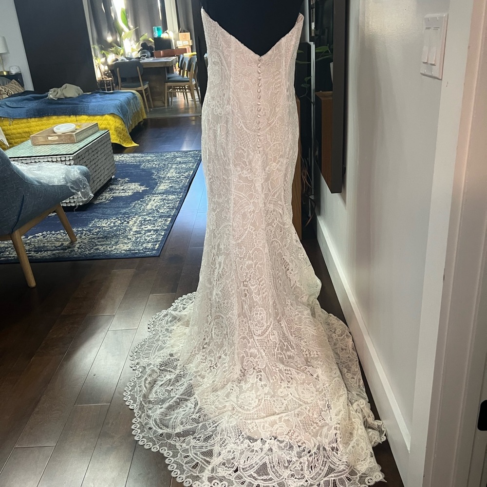 White Sheath Wedding Dress with Sleeveless Design and Sweetheart Neckline - Picture 3 of 16
